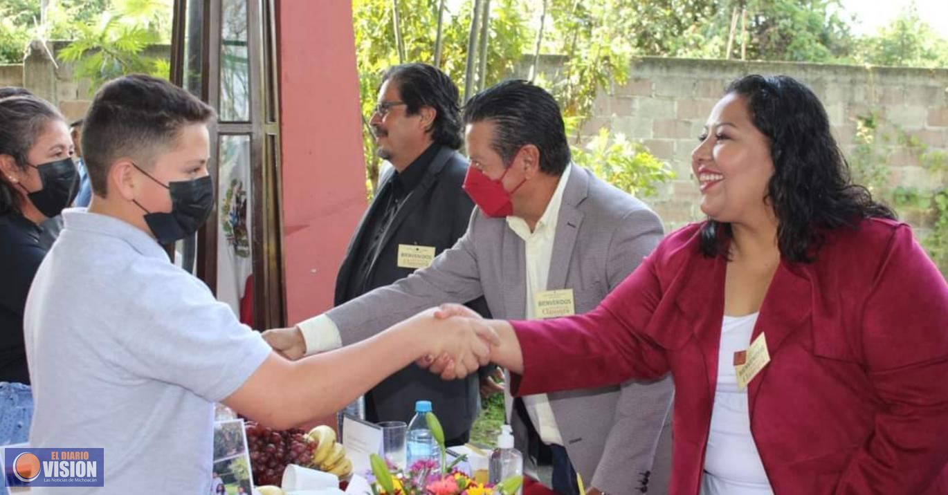 Marisol López Figueroa, asistió a  ceremonia de clausura de la  Secundaria Moisés Saenz