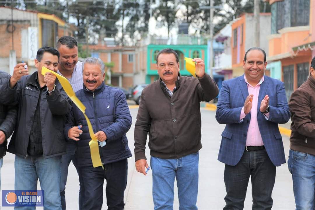 Jaime Hinojosa inauguró la calle Ciprés de la colonia Arboledas en la cabecera municipal