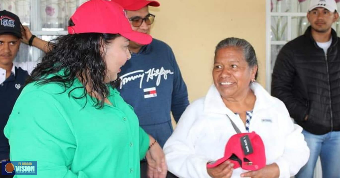Marisol López Figueroa entregó lotes para la construcción de obras en la cabecera municipal.