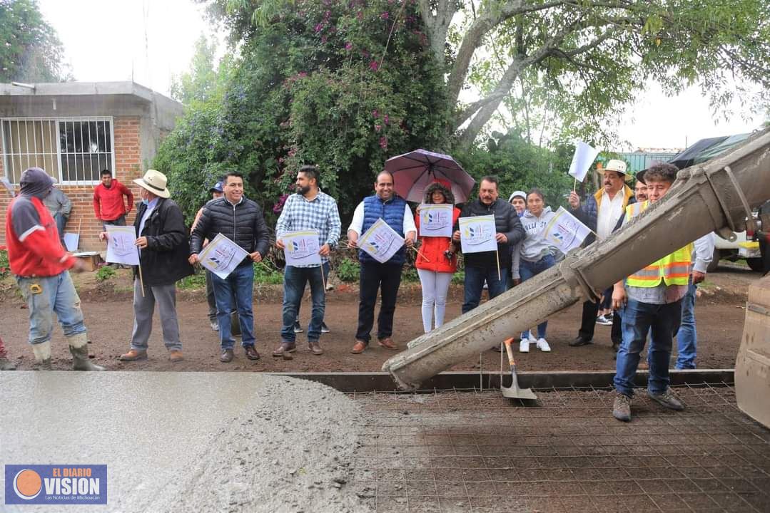 Jaime Hinojosa Campa puso en marcha obras en las localidades de La granja y El Potrero