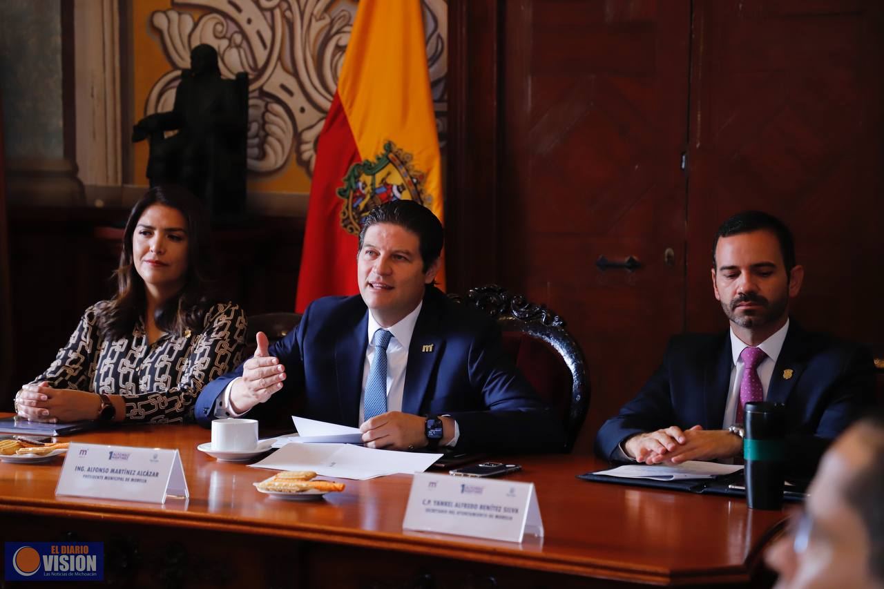 Alfonso Martínez presenta y entrega 1er. Informe de Gobierno