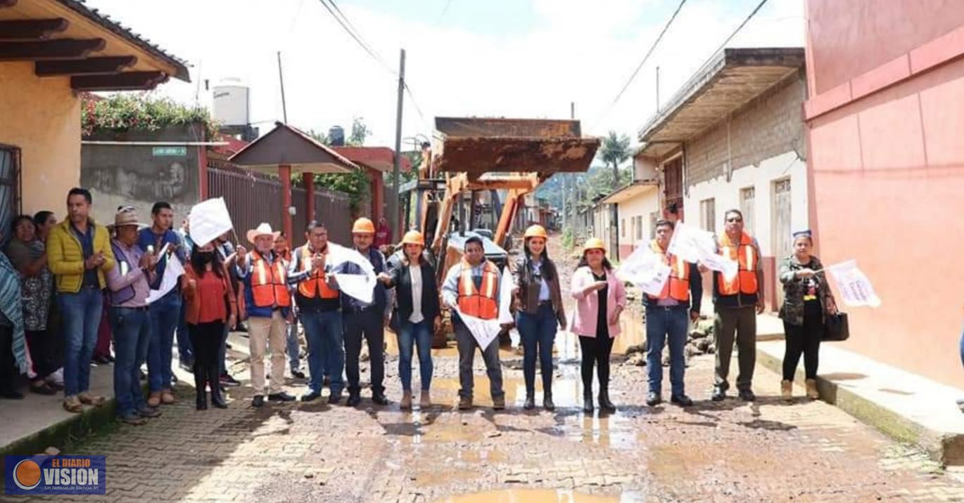 Araceli Saucedo puso en marcha una obra en la tenencia Opopeo