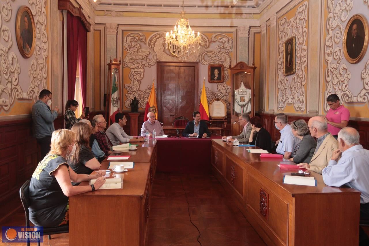 Estrecha Alfonso Martínez vínculos de integración con extranjeros que viven en Morelia