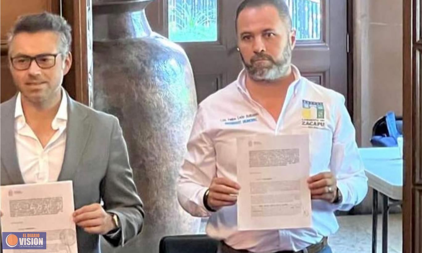 Luis Felipe firma convenio con la Secretaría del Migrante para programa REFAMI