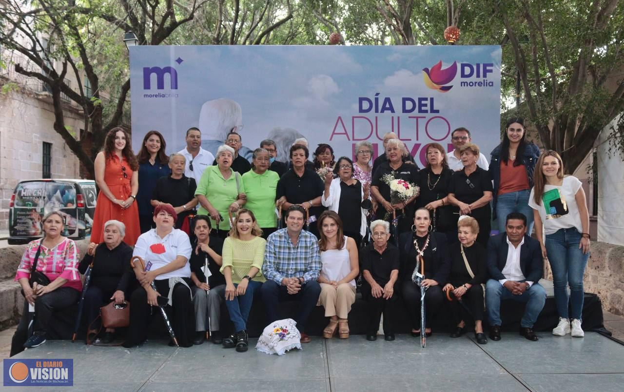 Celebra DIF Morelia el Día del Adulto Mayor con música, baile y alegría