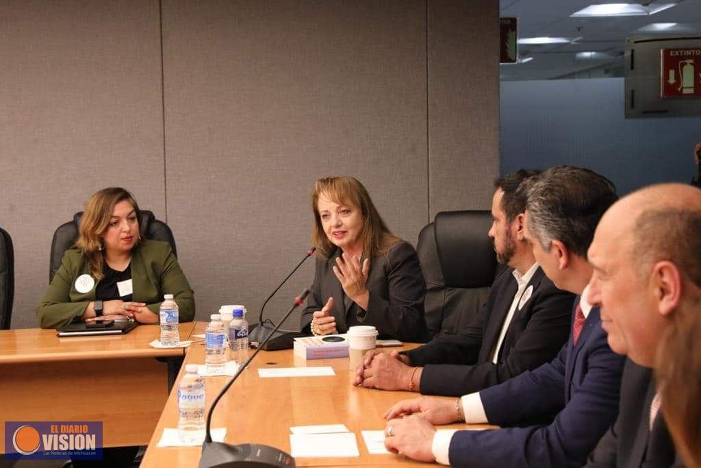 María Elena Serrano y Diputados del PRI se reúnen con integrantes de la comunidad migrante