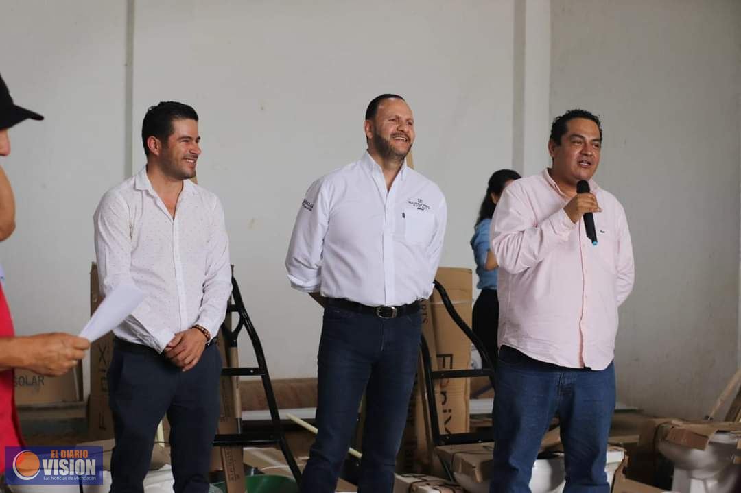 Mauricio Prieto entregó calentadores solares y herramientas para el hogar en Álvaro Obregón
