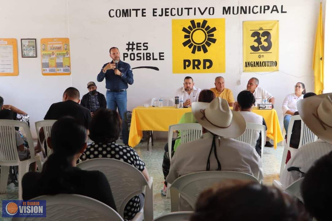 Mauricio Prieto entregó mochilas a las y los niños para este regreso a clases en Angamacutiro