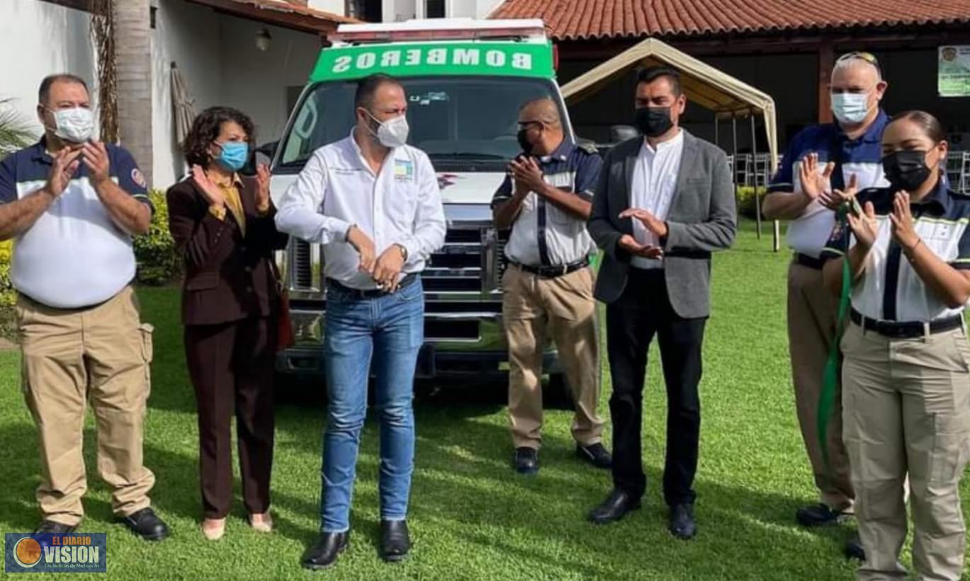 Entrega Luis  Felipe León Balbanera, ambulancia para rescate Zacapu 