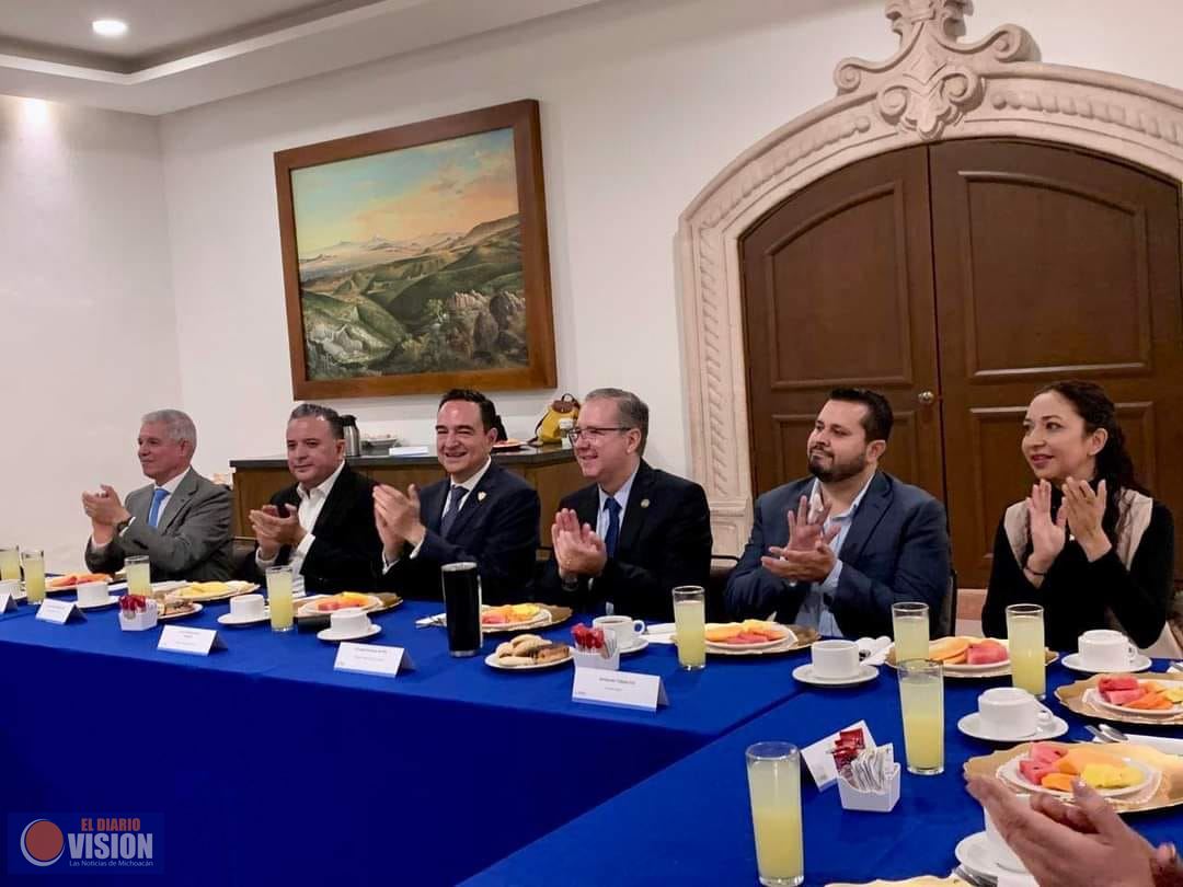 Armando Tejeda Cid, asistió al primer informe legislativo del Diputado Enrique Godínez.
