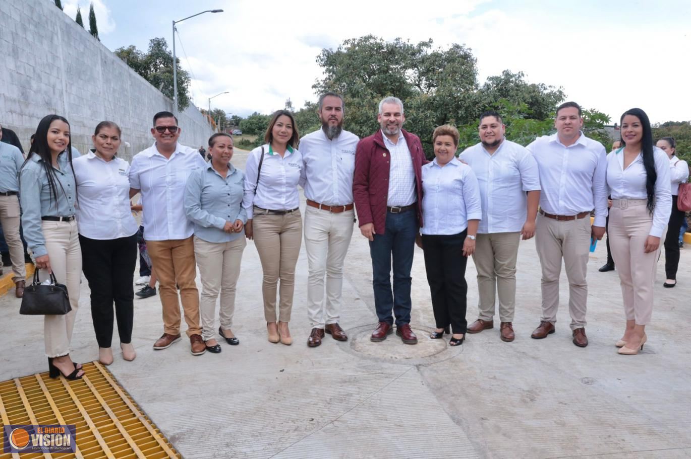Inaugura Bedolla obra pública en Peribán