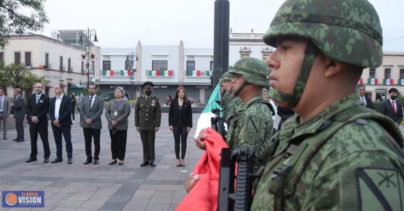 Honra Ayuntamiento a Niños Héroes con izamiento de la Bandera Nacional