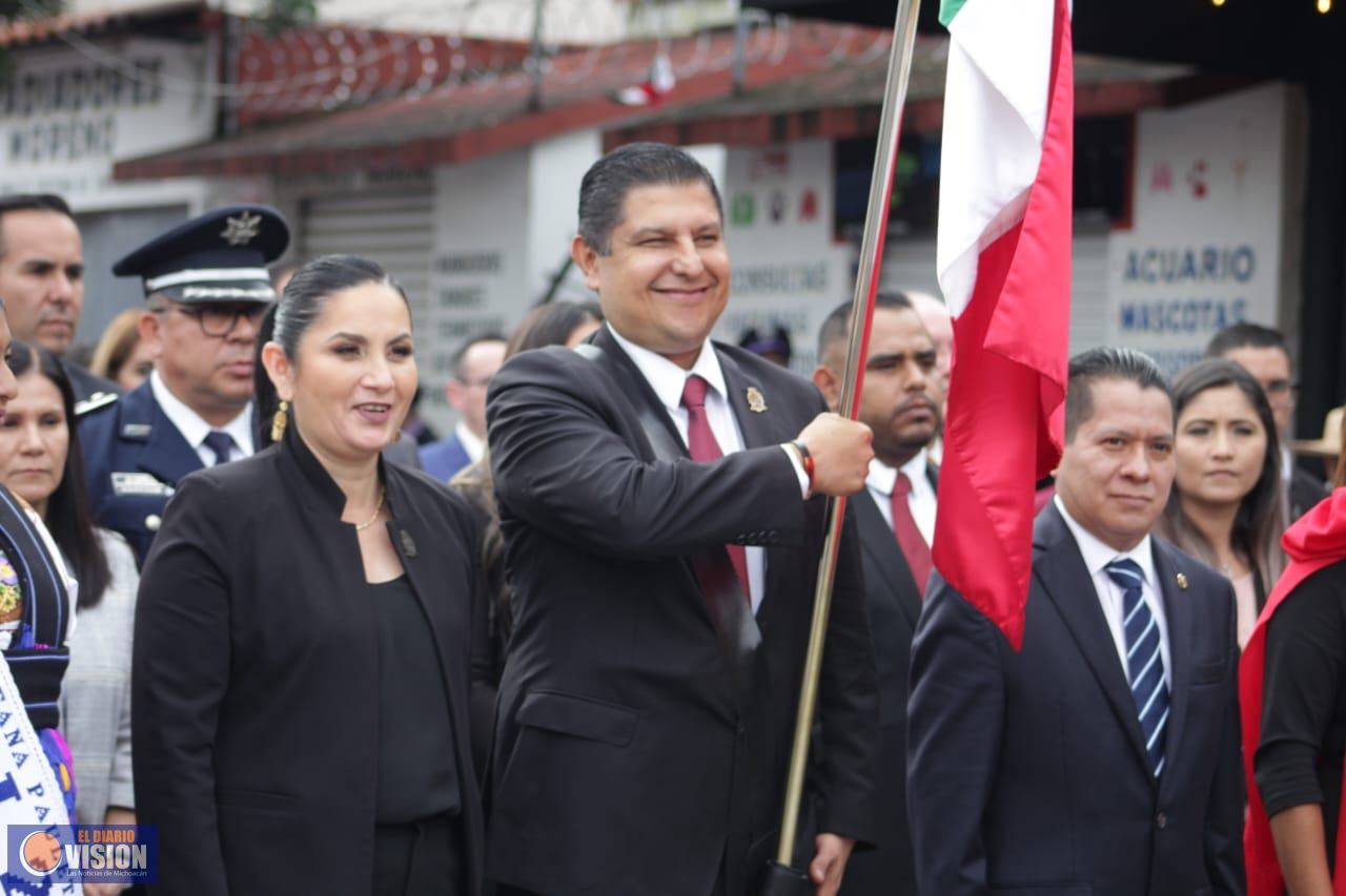 Más de 4 mil elementos en Desfile en Uruapan