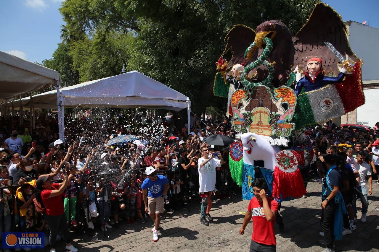 Con Torito de Petate, Plaza Morelos se llena de alegría, fiesta y color