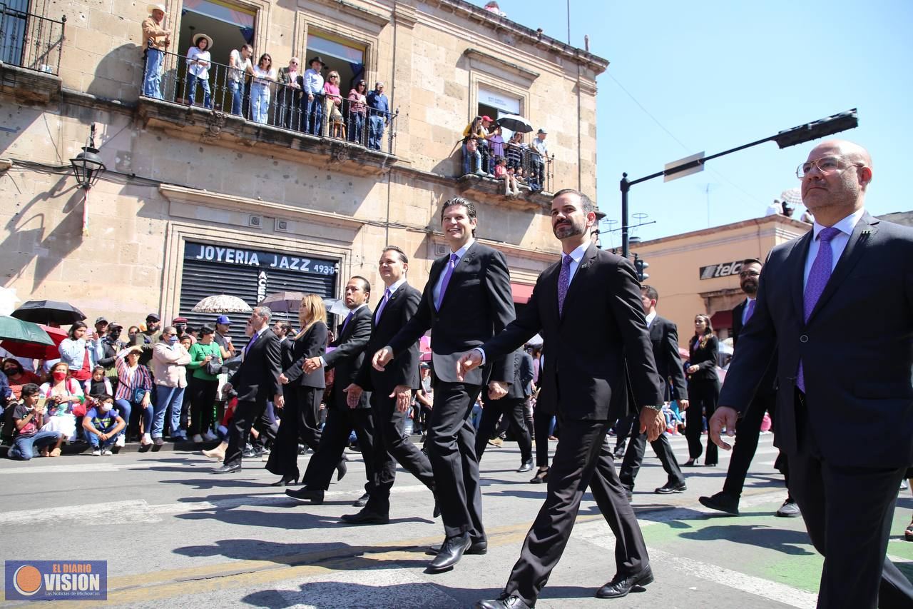 Desfile conmemorativo al natalicio de José María Morelos y Pavón, hace brillar a Morelia
