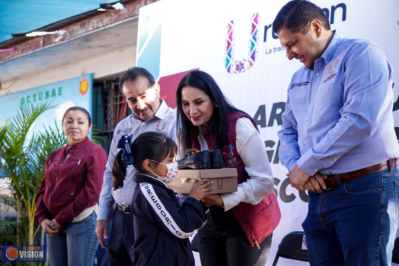 Entregará gobierno de Nacho Campos 1 mdp en zapato escolar