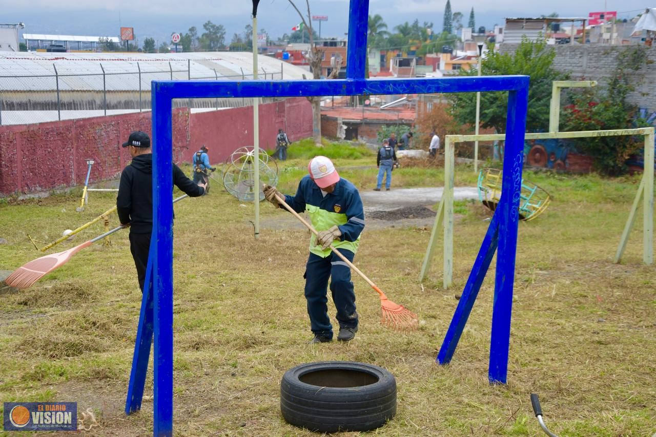 En colonia Real del Punhuato se suman vecinos a jornada de limpieza en áreas verdes