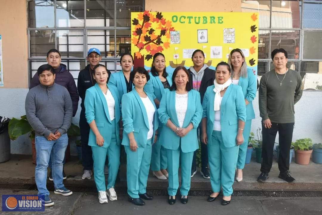Celeste Ascencio, entregó libros en la escuela primaria Luis Sepúlveda, en Paracho
