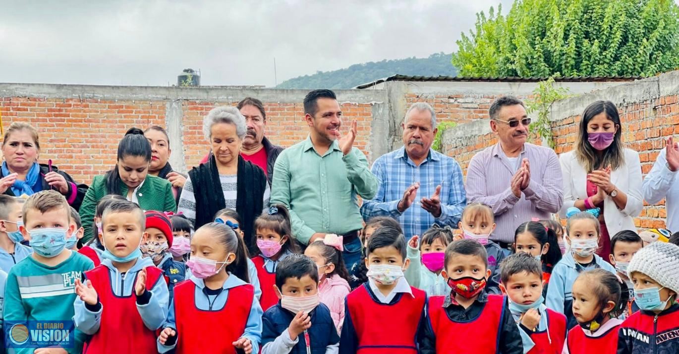 Mi compromiso es que ningún niño ni joven abandone sus estudios: Chava Cortés