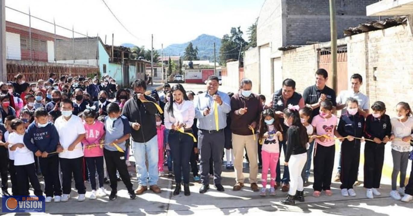 Inaugura Araceli Saucedo pavimentación y red de agua de calle Nayarit en localidad Casas Blancas