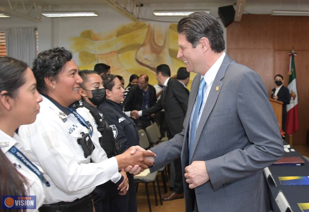 Llama Alfonso Martínez a fortalecer a las policías municipales