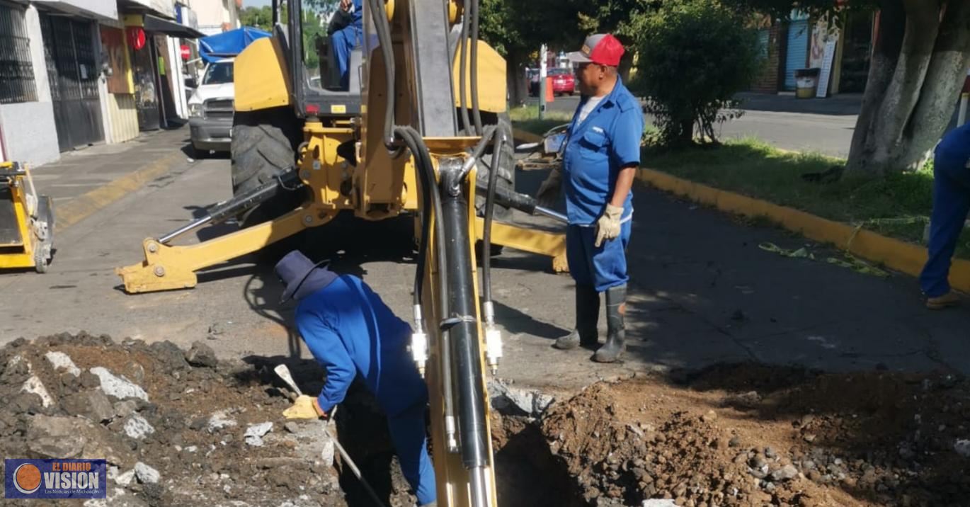 Ooapas repara socavón sobre Av. Universidad