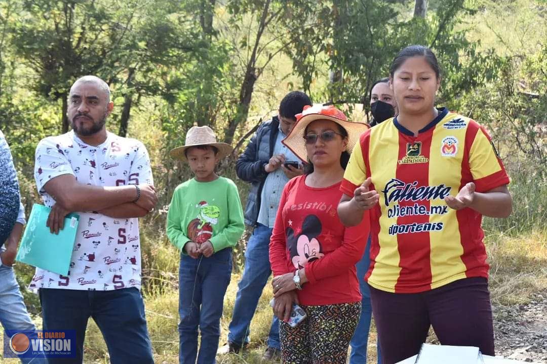 Celeste Ascencio, se reunió con integrantes de la Asociación Prof. Francisco Javier Acuña.