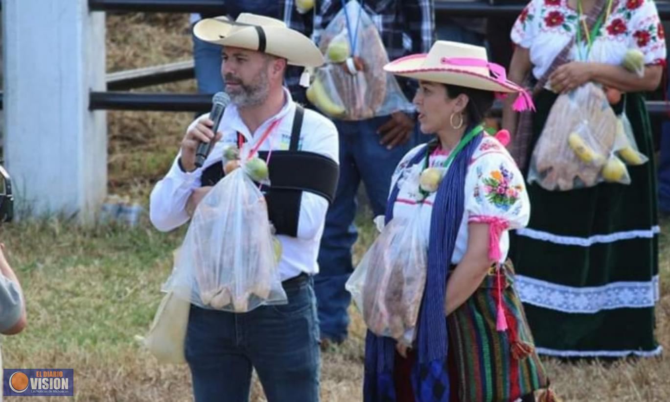 Asistió Luis Felipe al 11vo aniversario de la plaza de toros de la comunidad de Tarejero