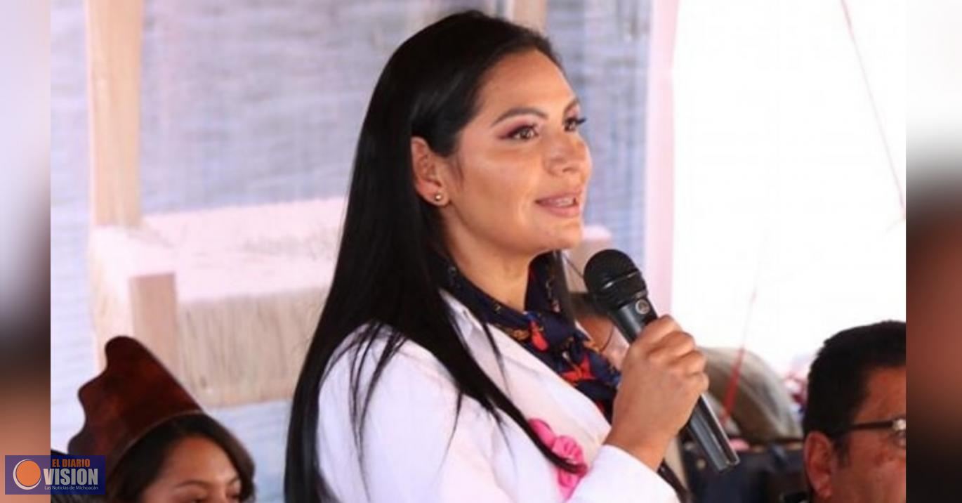 Llama Araceli Saucedo a mujeres de Salvador Escalante a hacer conciencia contra el cáncer de mama