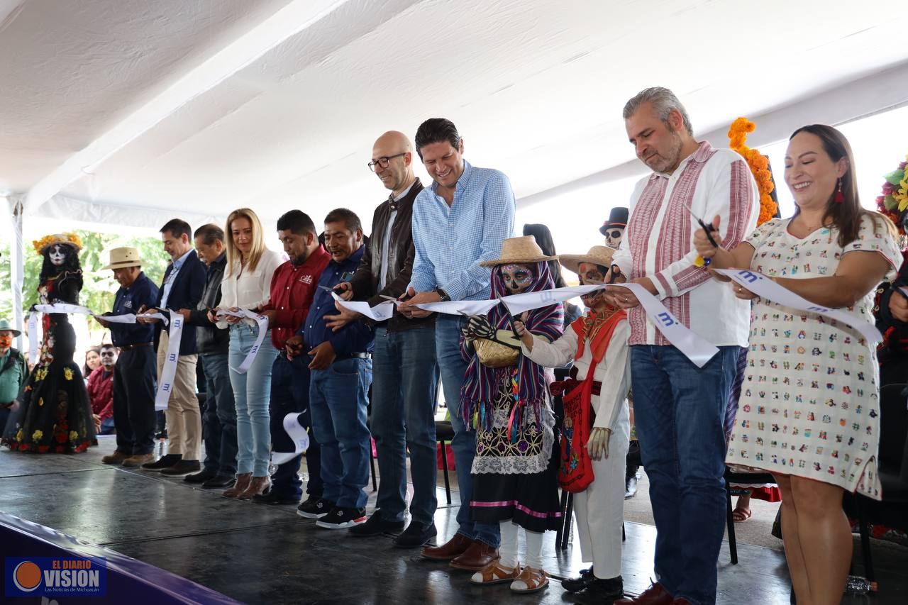 Alfonso Martínez inaugura la “12.ª Feria Nacional, Artesanal y Cultural de la Catrina de Capula”