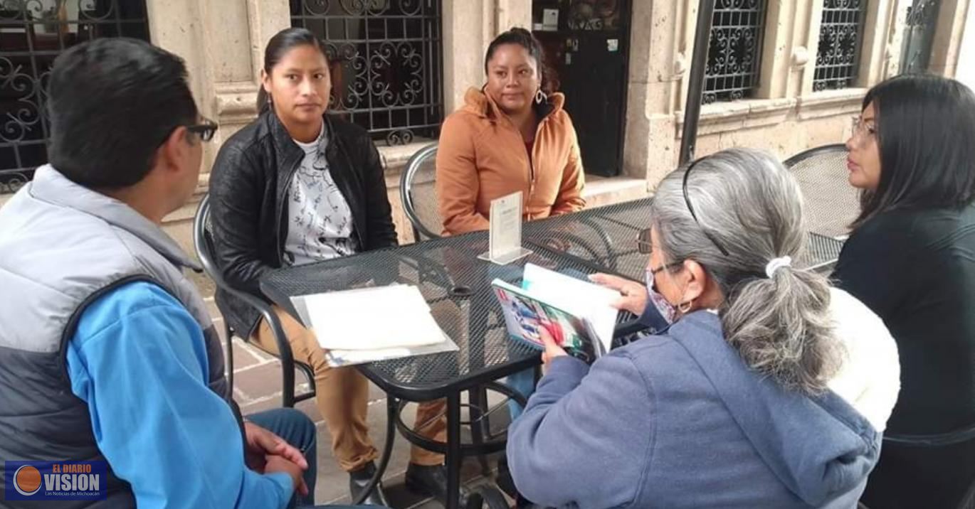 Reyna Celeste Ascencio Ortega se reunió con profesores de Cuanajo