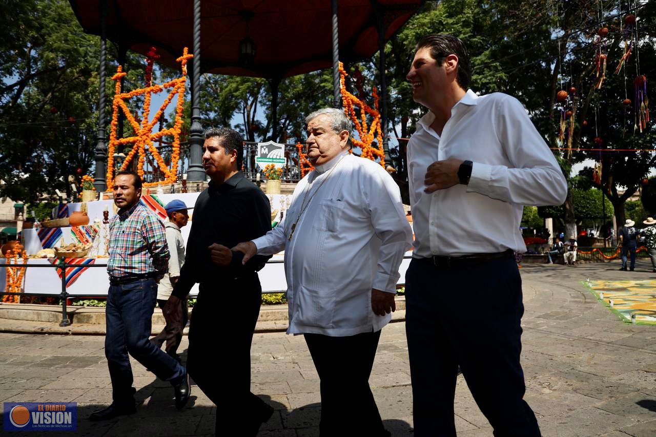 Invitan Alfonso Martínez y Arzobispo de Morelia a apreciar el monumental tapete en Catedral