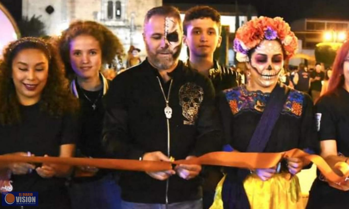 Inauguró Luis Felipe León Balbanera exposición de tapetes en el centro de ciudad 