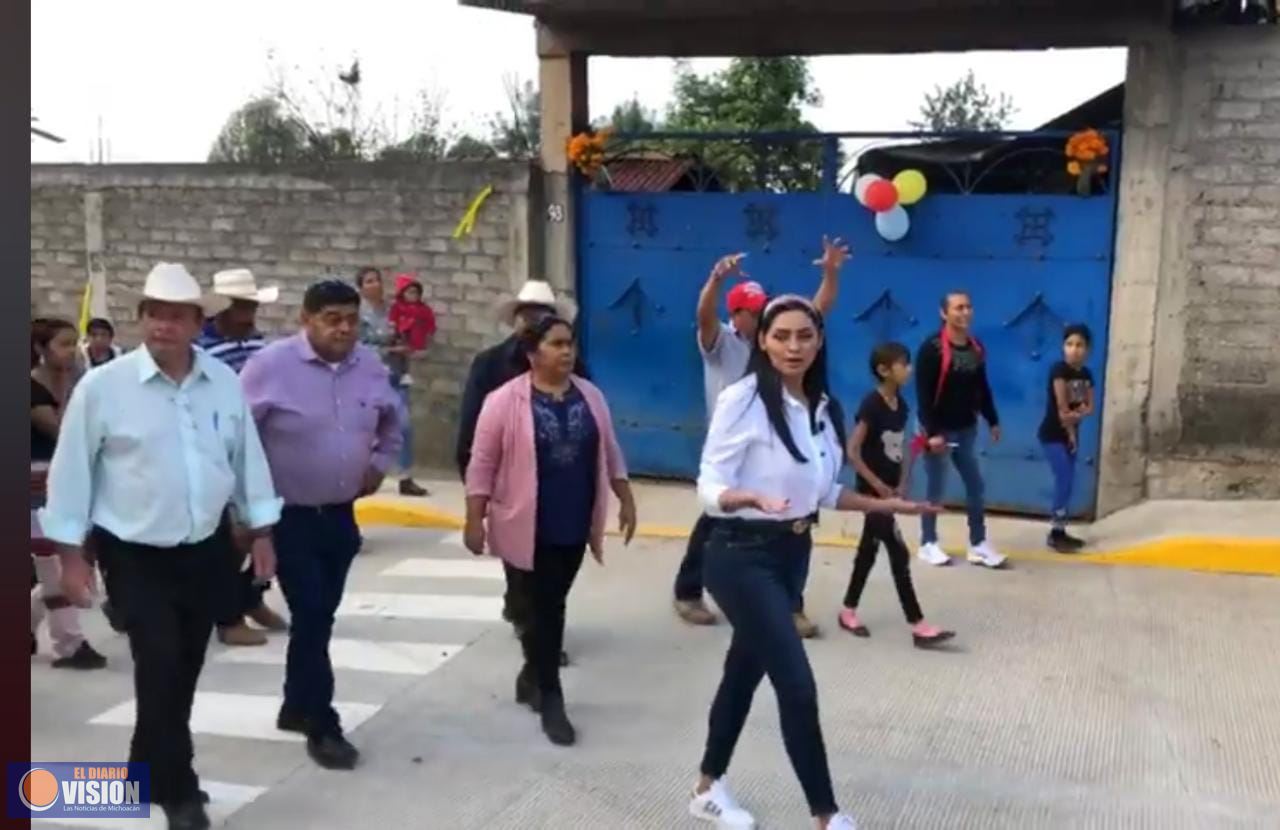 Inaugura Araceli Saucedo Reyes calle Melchor Ocampo en Opopeo