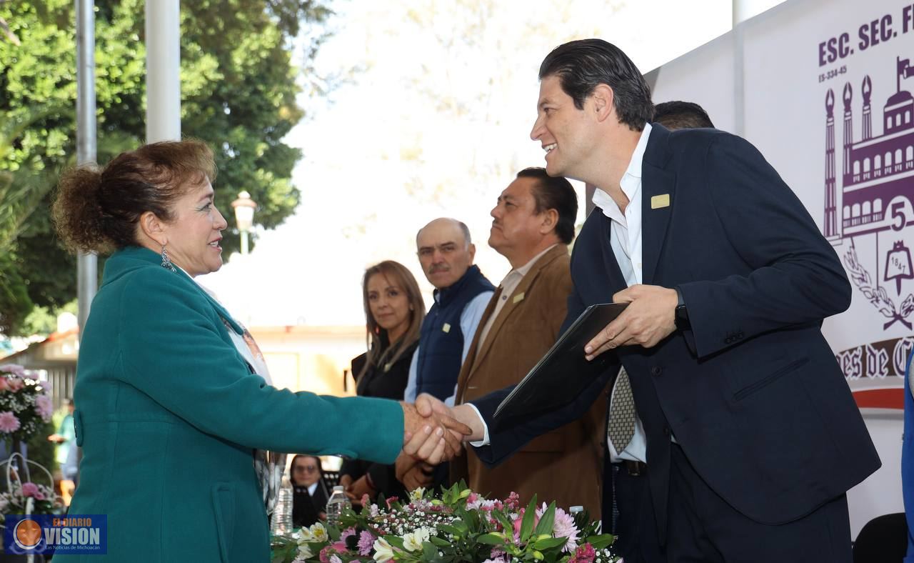 Reconocen apoyo de Alfonso Martínez a la Escuela Federal No. 5