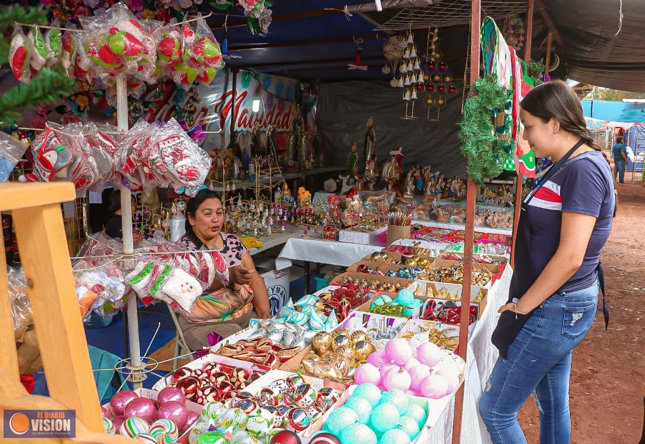 Inicia el tradicional tianguis navideño en la antigua fábrica de granos
