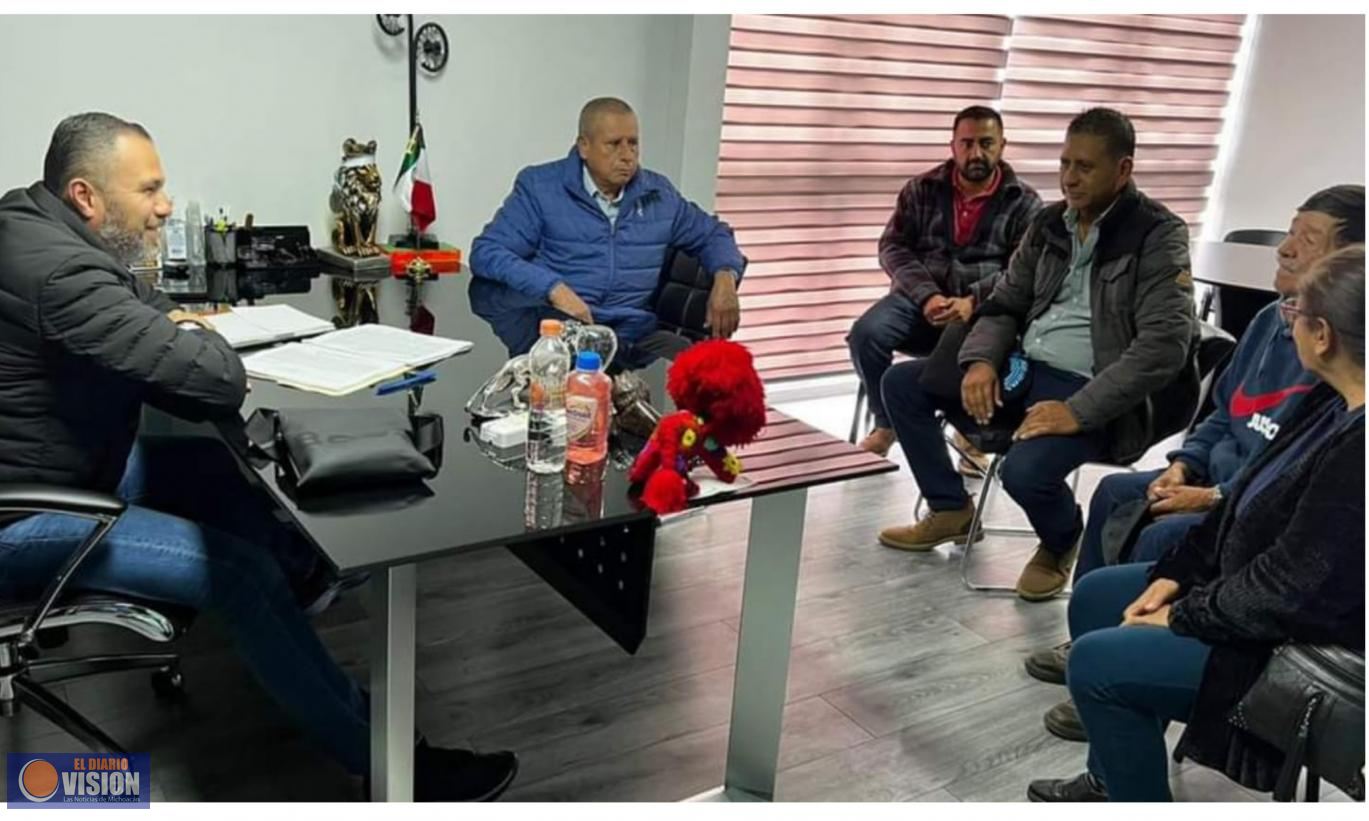Atiende Luis Felipe a las autoridades de la comunidad de Santa Gertrudis 