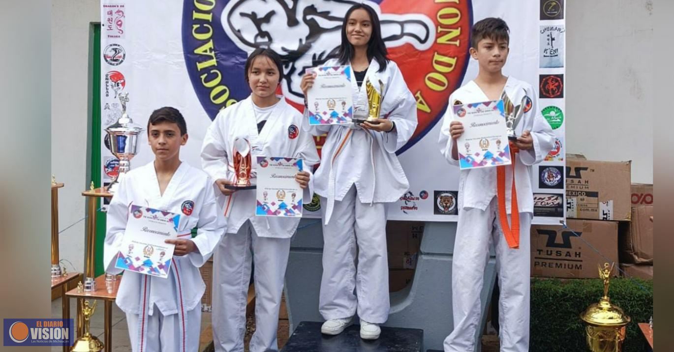 Reconoce Colegio de Morelia a  campeones de la Copa Taekwondo 