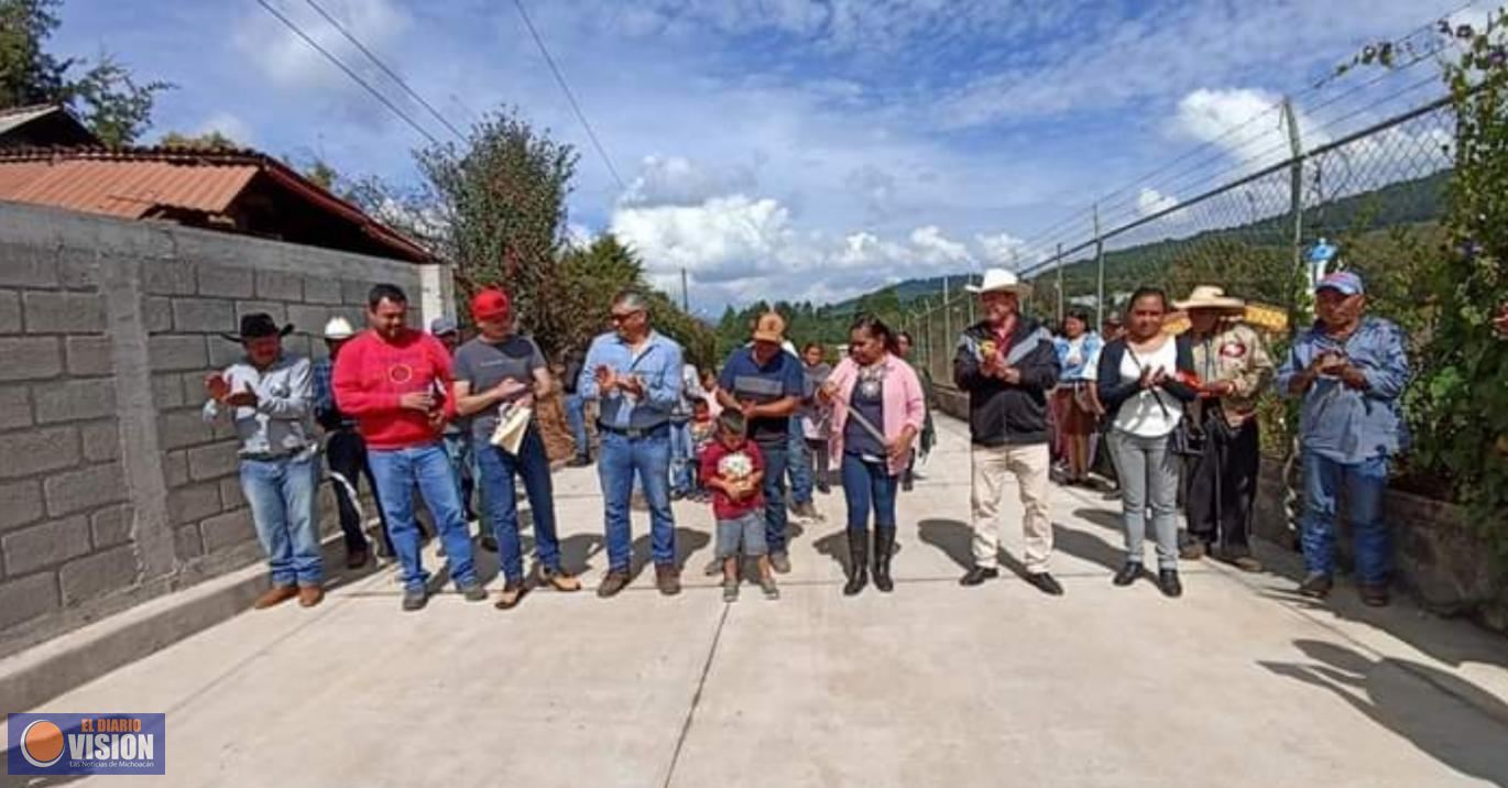 Inaugura Araceli Saucedo Reyes diversas obras en la localidad de Turirán