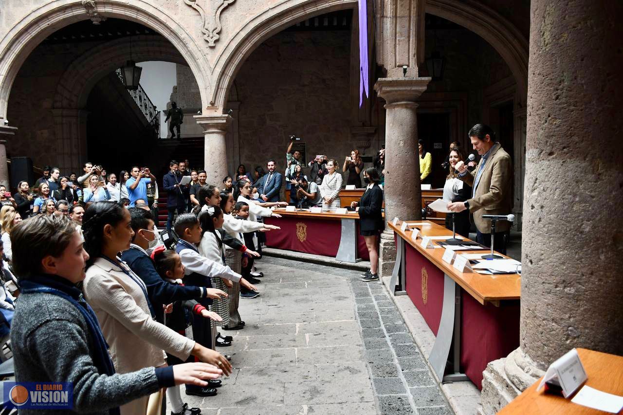 Alfonso Martínez toma protesta a integrantes del Cabildo Infantil 2022*