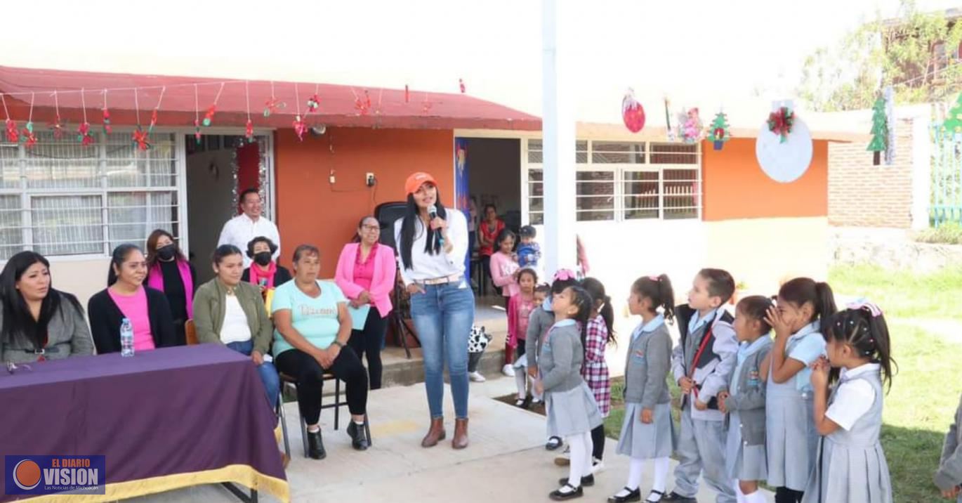 Inaugura Araceli Saucedo Reyes techumbres en jardín de niños de Salvador Escalante 