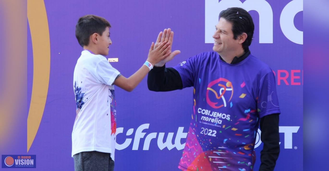 Niñas y niños hacen brillar a Morelia con carrera atlética