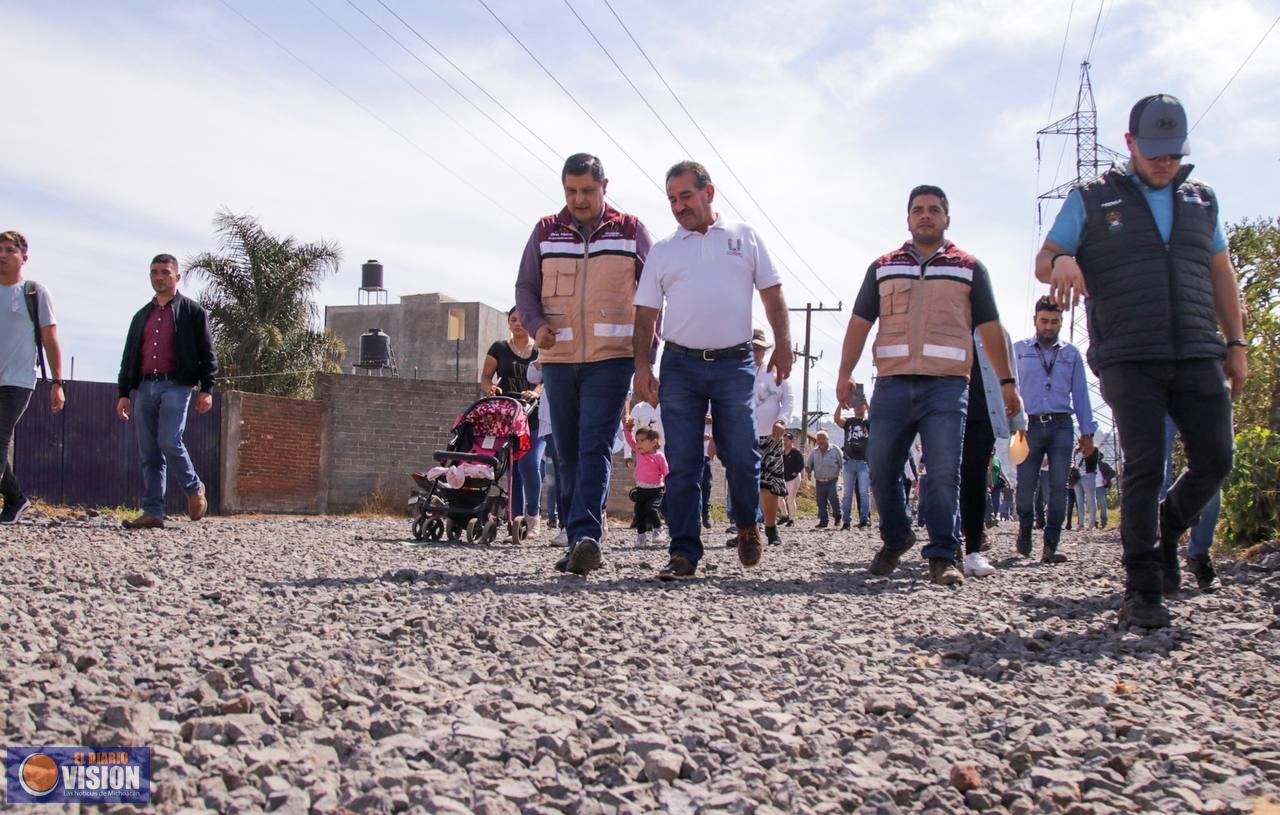 Gobierno de Nacho Campos rehabilita 4 kilómetros de caminos con ecograva