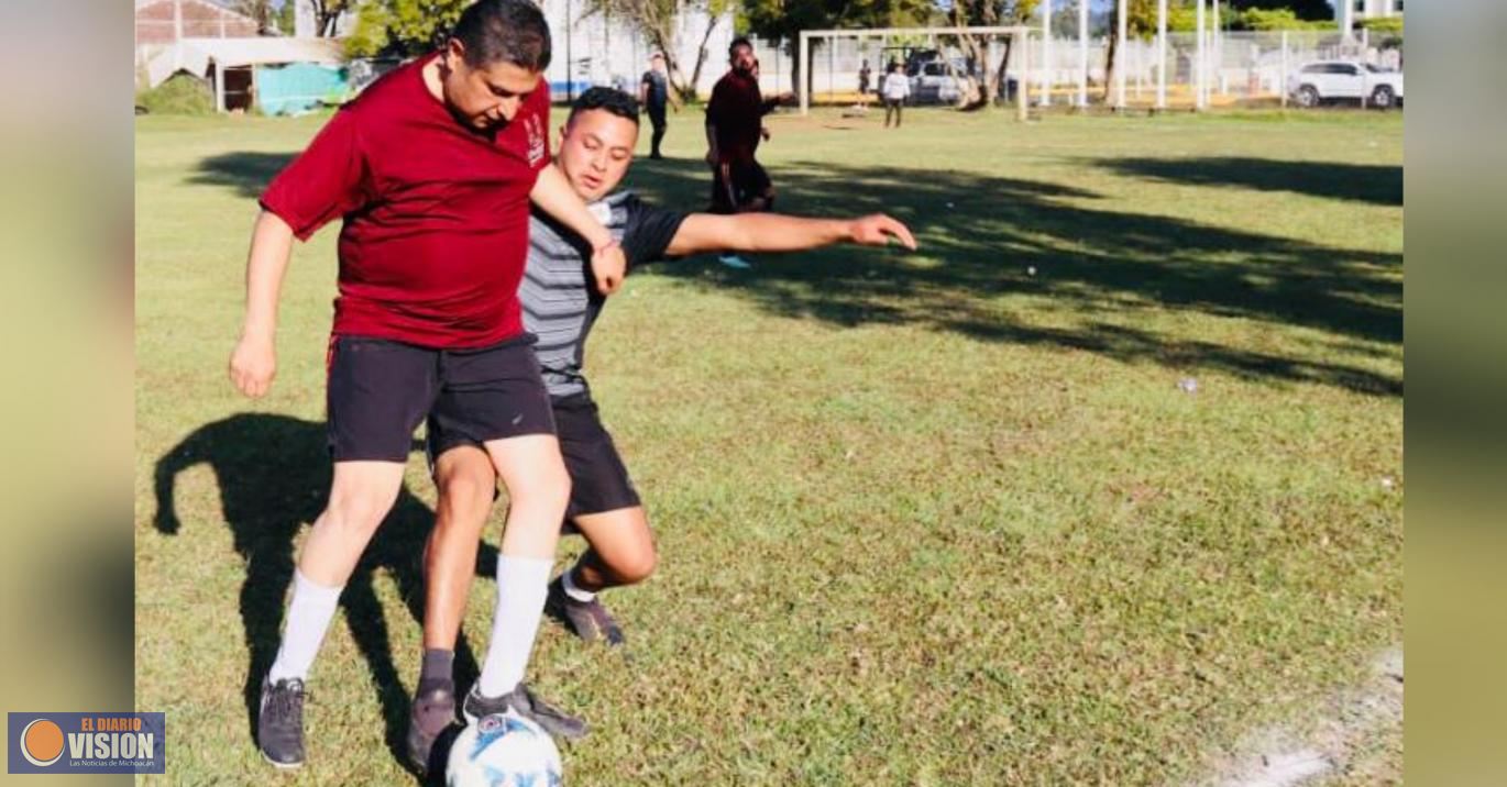 Fraternal encuentro deportivo entre Ayuntamiento de Uruapan y Guardia Nacional