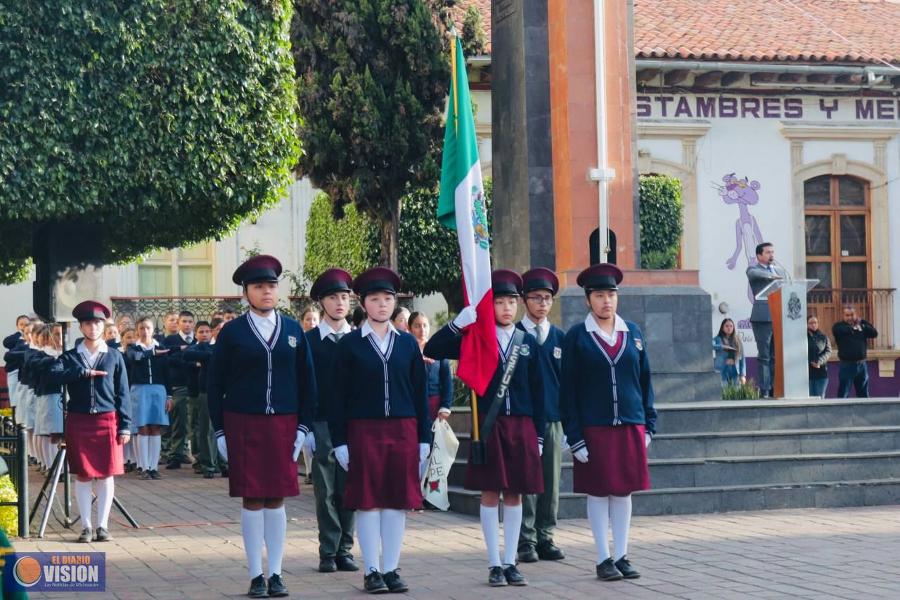 Conmemoran en Uruapan el Día de la Bandera 
