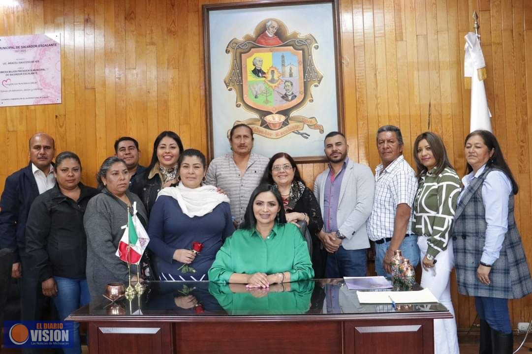 Recibe Araceli Saucedo Reyes a autoridades internacionales