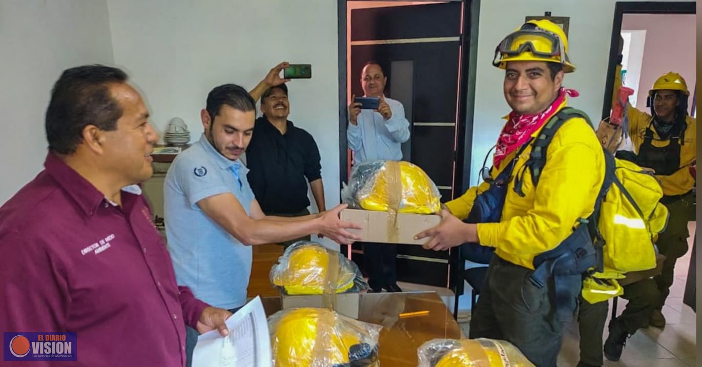 Entregan equipo de protección a personal de la Brigada Fénix 