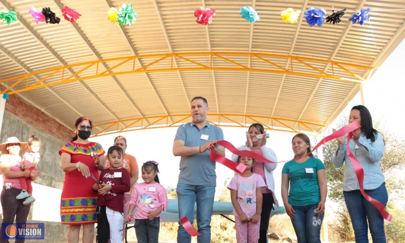 Entrega Alcalde Balbanera techumbre al preescolar de Los Llanos 