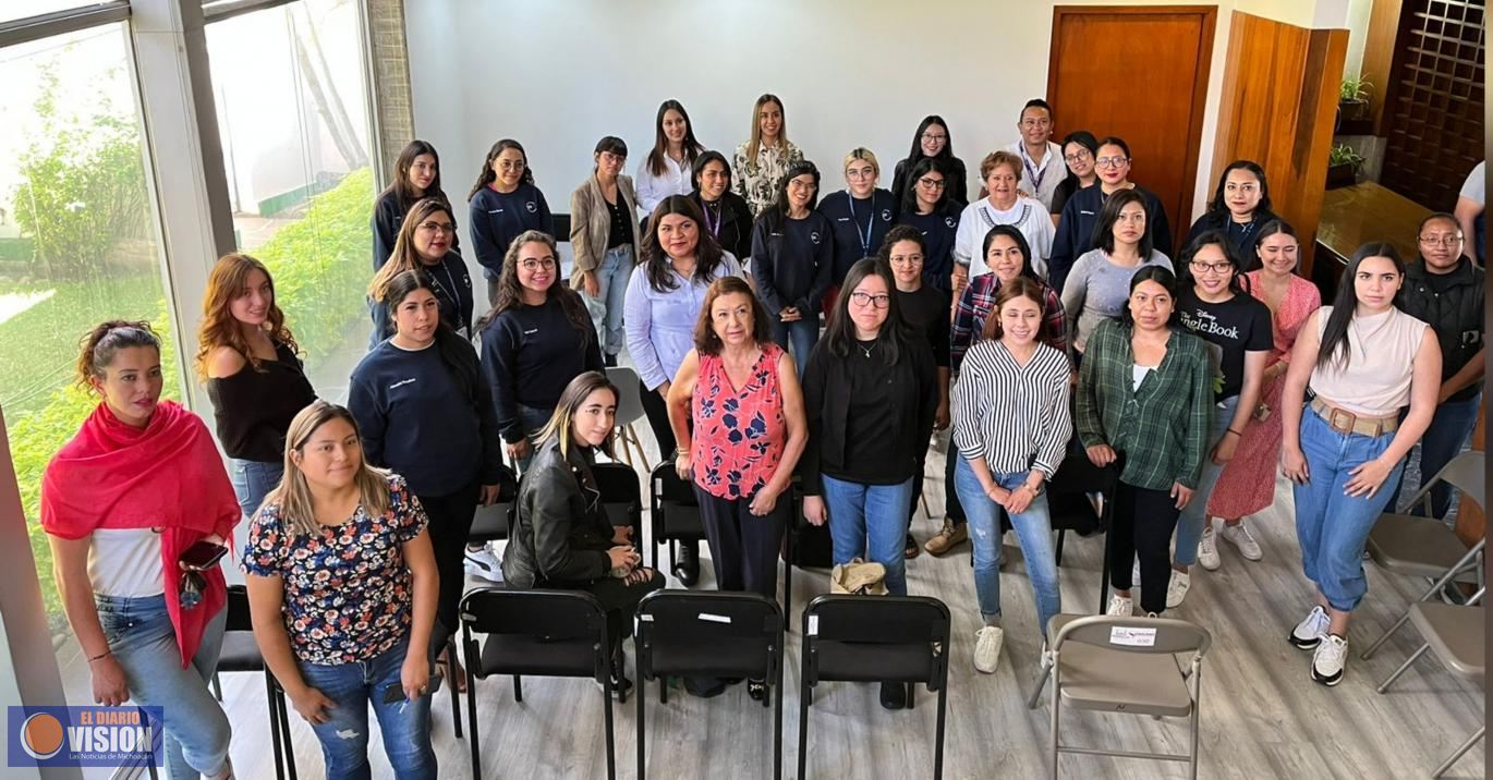 Trabajadoras del IJUM asisten al conversatorio “Amor Romántico” de IMMUJERIS