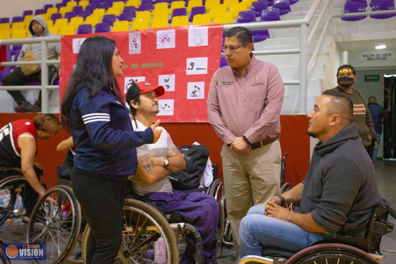 Atleta uruapense promoverá el tiro con arco en silla de ruedas 